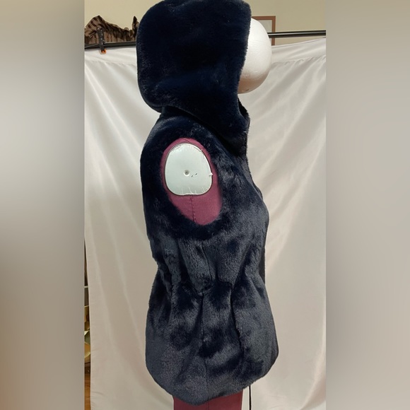 Neiman Marcus Reversible Faux Fur Hooded Vest in size M - Picture 4 of 15